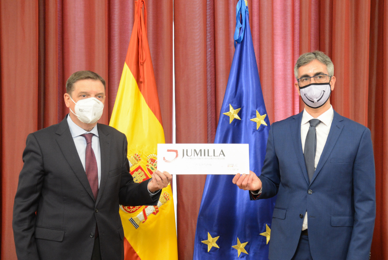 La DOP Jumilla presenta su nueva contraetiqueta con el Ministro Luis Planas